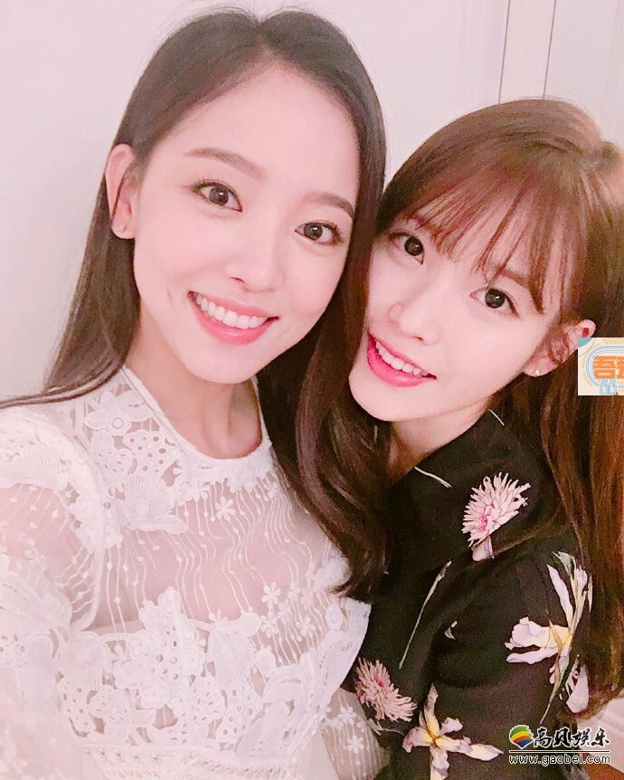 姜汉娜和IU(李知恩)电视剧《步步惊心:丽》中,两人结成好友。 姜汉娜和IU(李知恩)电视剧《步步惊心:丽》中,两人结成好友。