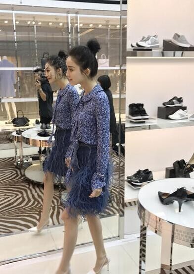 身材纤瘦的古力娜扎,胸呢? 身材纤瘦的古力娜扎,胸呢?