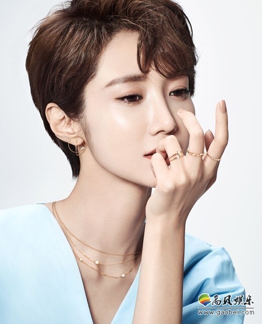 韩国演员高俊熙为某珠宝品牌拍摄的最新画报6日公开 韩国演员高俊熙为某珠宝品牌拍摄的最新画报6日公开