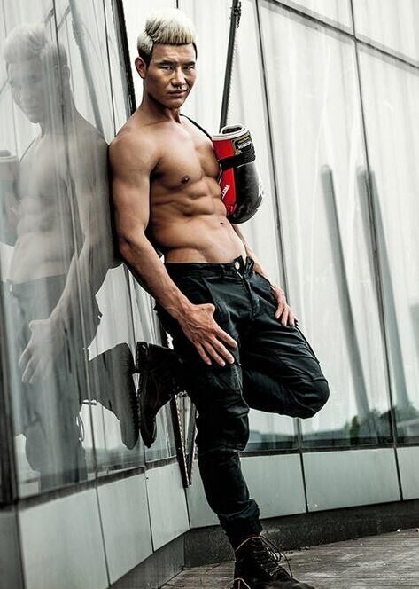 《小兵张嘎》中扮演小英雄“嘎子”的青年演员谢孟伟曝光了一组写真? 《小兵张嘎》中扮演小英雄“嘎子”的青年演员谢孟伟曝光了一组写真?