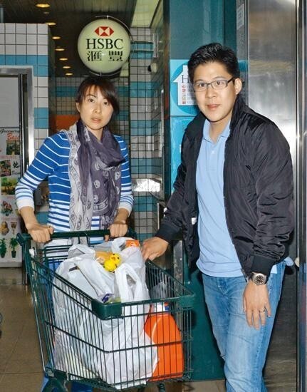 郭晶晶、霍启刚逛超市被拍了？