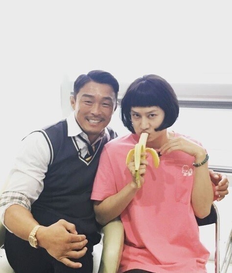 成勋“希纱兰”公开合照 变装演出唯妙唯肖 成勋“希纱兰”公开合照 变装演出唯妙唯肖