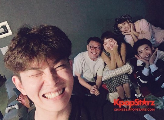 李钟硕、尹均相、金义成、李晟京的聚会照公开