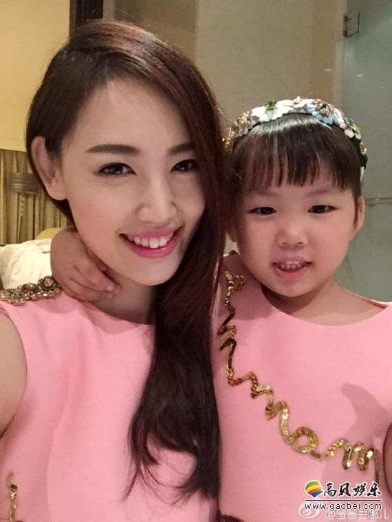 网友发现王宝强女儿微博 “Rianna王子珊”改名为“宝贝子珊” 网友发现王宝强女儿微博 “Rianna王子珊”改名为“宝贝子珊”