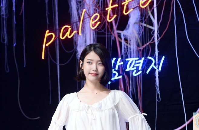 IU周五又夺下一座冠军奖杯了