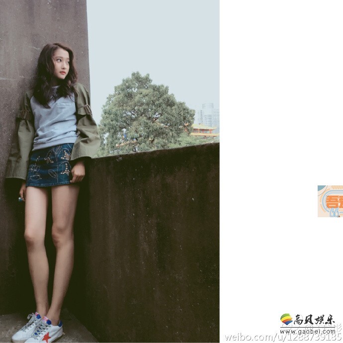 关晓彤在微博晒出一组美照并配文“安静不过一秒”