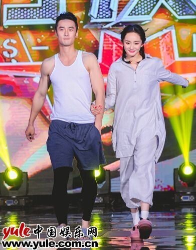 蒋劲夫时隔六年与杨幂快本相见 演绎神曲PPAP