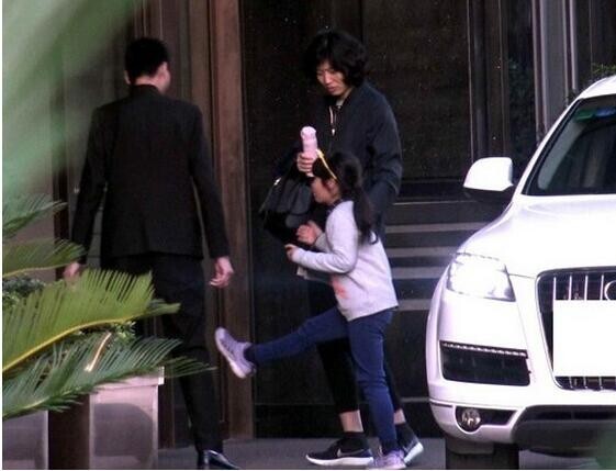 姚明女儿的身高已经到她的腰了？