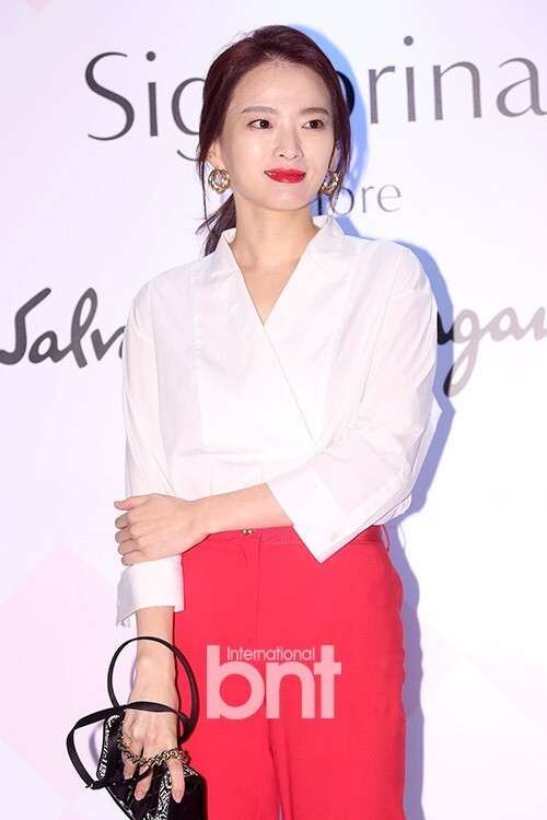 韩国演员千玗嬉等出席了在首尔龙山区举行的某品牌活动