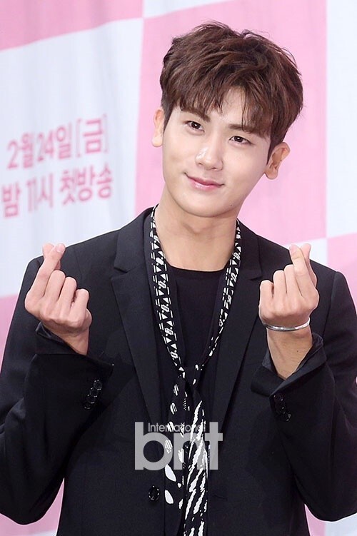 演员朴炯植有望与刘亚仁、宋慧乔成为同门