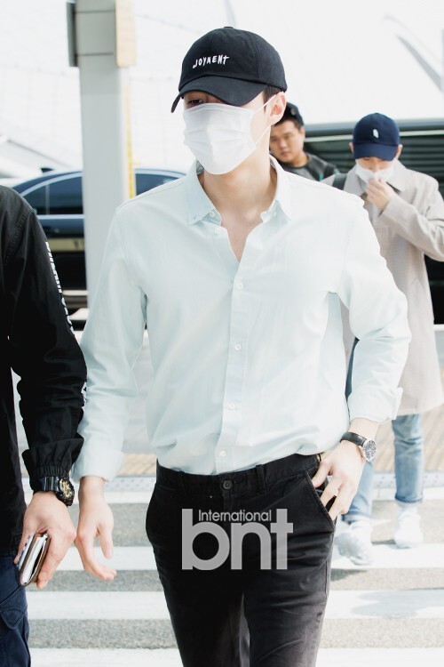 韩国男团EXO前往澳门参加第五届音悦V榜年度盛典 韩国男团EXO前往澳门参加第五届音悦V榜年度盛典