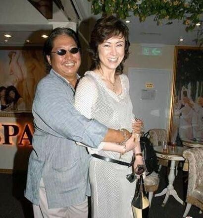 洪金宝的现任妻子叫什么,前任妻子叫什么? 洪金宝的现任妻子叫什么,前任妻子叫什么?