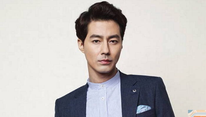 演员赵寅成目前正在宣传上映中的电影《The King》 演员赵寅成目前正在宣传上映中的电影《The King》