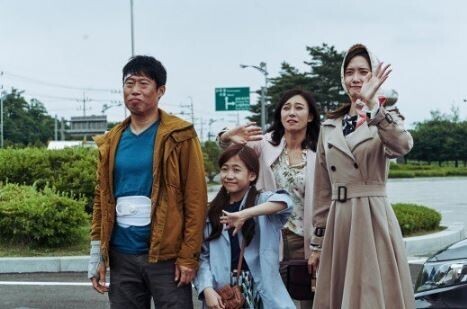 电影《共助》的导演金成勋亲自挑选了未公开剧照 电影《共助》的导演金成勋亲自挑选了未公开剧照