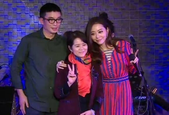 张母为什么称还没收到张靓颖冯轲婚礼邀请？