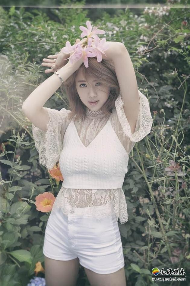 鬼鬼吴映洁上个月在韩国正式出道