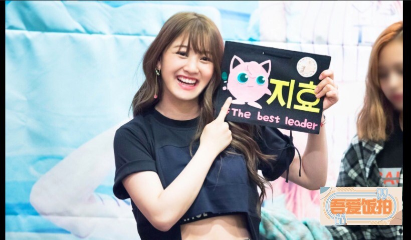 Twice智孝收到粉丝们制作的应援板 Twice智孝收到粉丝们制作的应援板