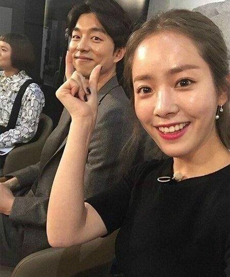 电影《密探》演员韩志旼与孔刘俏皮的合影照片