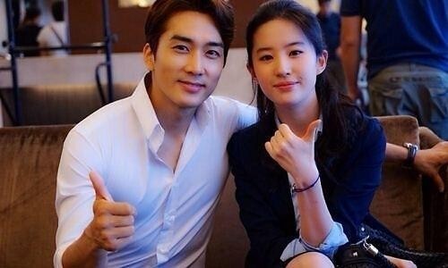 女友刘亦菲现身韩国男星宋承宪生日派对 女友刘亦菲现身韩国男星宋承宪生日派对