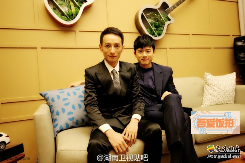 7日,湖南卫视晒出张杰与维嘉合影 7日,湖南卫视晒出张杰与维嘉合影