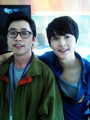 演员宋仲基与豚鼠PD是交情很好的大学同窗