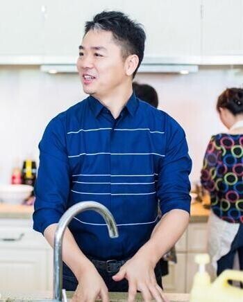 公开秀厨艺的刘强东将携哪些明星玩转直播? 公开秀厨艺的刘强东将携哪些明星玩转直播?