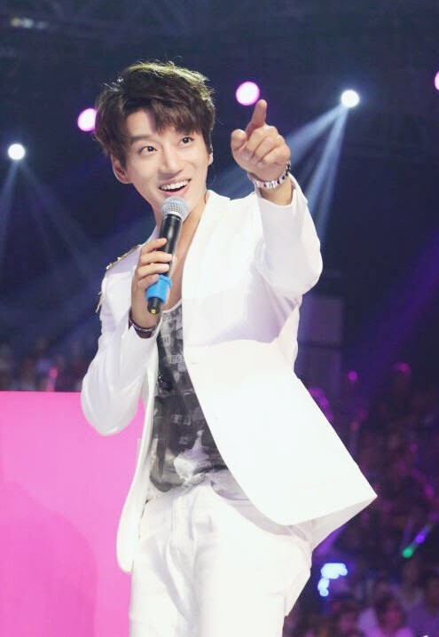 歌手黄致列近期决定加盟综艺节目《丛林的法则》 歌手黄致列近期决定加盟综艺节目《丛林的法则》