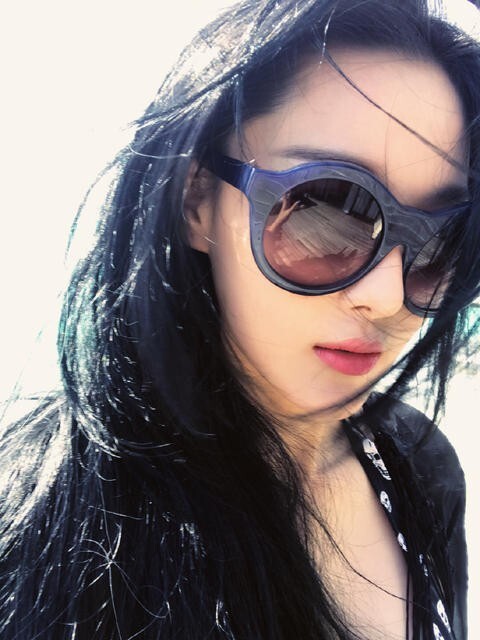 张馨予晒出海边游泳美照? 张馨予晒出海边游泳美照?