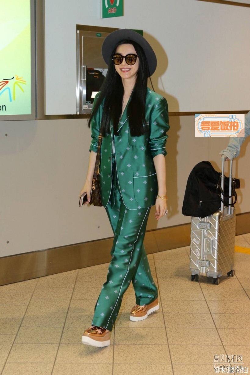 范冰冰穿着“睡衣”出现在了机场？