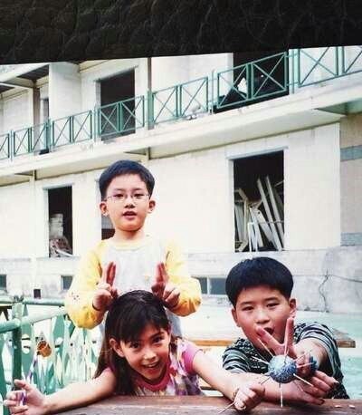 “从小美到大”的昆凌的童年旧照曝光 零整容”韩国女星IU等等