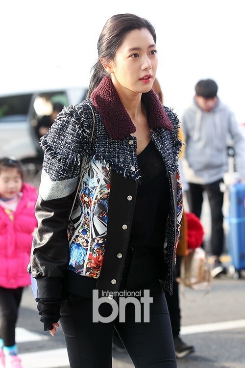 韩国演员Clara经由仁川国际机场出发前往美国纽约参加时装周