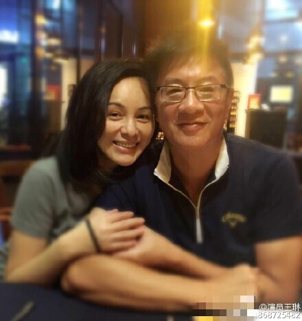 “雪姨夫”曝光了!王琳携新男友甜蜜约会? “雪姨夫”曝光了!王琳携新男友甜蜜约会?