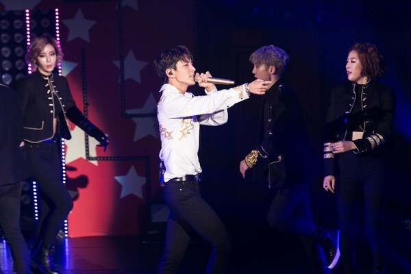 韩国“四爷”李准基8日在台北国际会议中心开唱 韩国“四爷”李准基8日在台北国际会议中心开唱