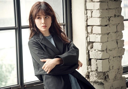 某时尚品牌公开了演员李宝英广告画报 某时尚品牌公开了演员李宝英广告画报