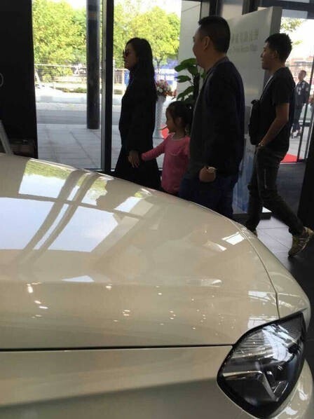 赵薇最近回老家干什么了？