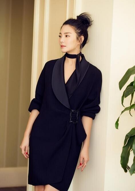 张雨绮一袭黑色风衣现身北京品牌活动? 张雨绮一袭黑色风衣现身北京品牌活动?