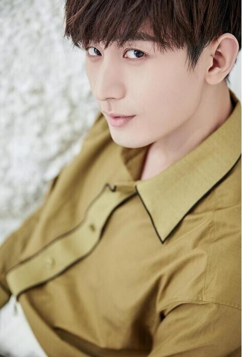 成毅一组写真优雅略带慵懒的写真曝光了? 成毅一组写真优雅略带慵懒的写真曝光了?