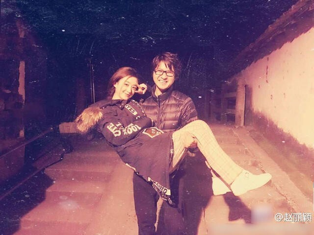 韩导演公主抱赵丽颖了？