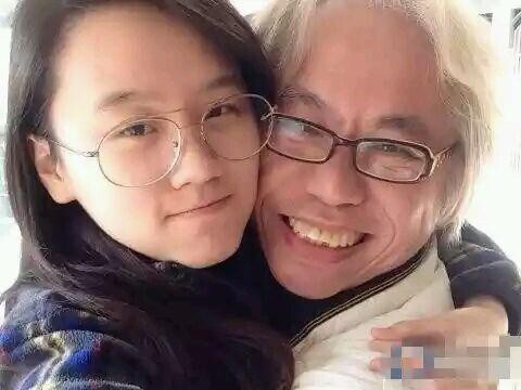 这对爷孙恋要结婚了? 这对爷孙恋要结婚了?