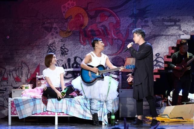 肖央两部喜剧大片叫什么？