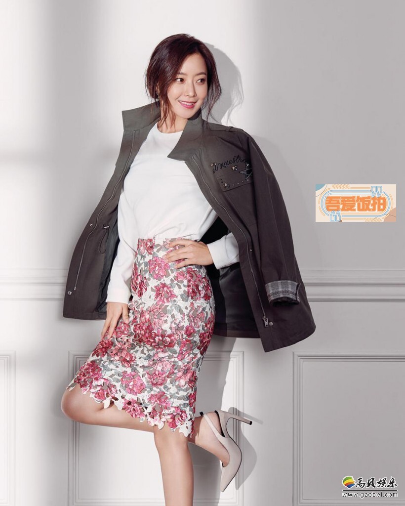 金喜善近日为某女装品牌拍摄了最新春装宣传照 金喜善近日为某女装品牌拍摄了最新春装宣传照