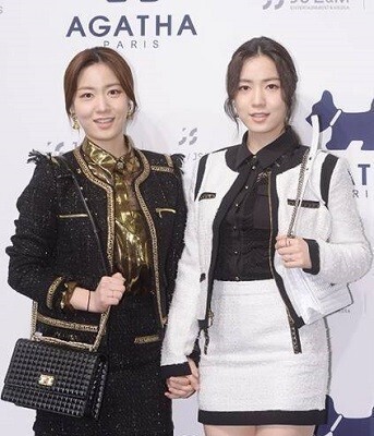 《现场脱口秀Taxi》中双胞胎姐妹刘花英、刘孝英作为嘉宾出演