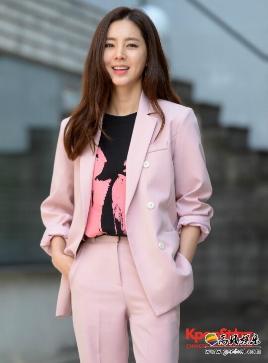 演员韩彩雅谈到了正式公开与车范根三儿子车世吉恋情一事 演员韩彩雅谈到了正式公开与车范根三儿子车世吉恋情一事