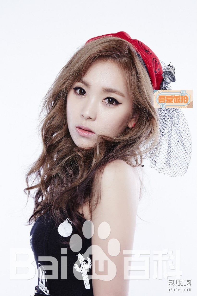 韩国女子组合D.Holic成员Rena在队担当什么职务？