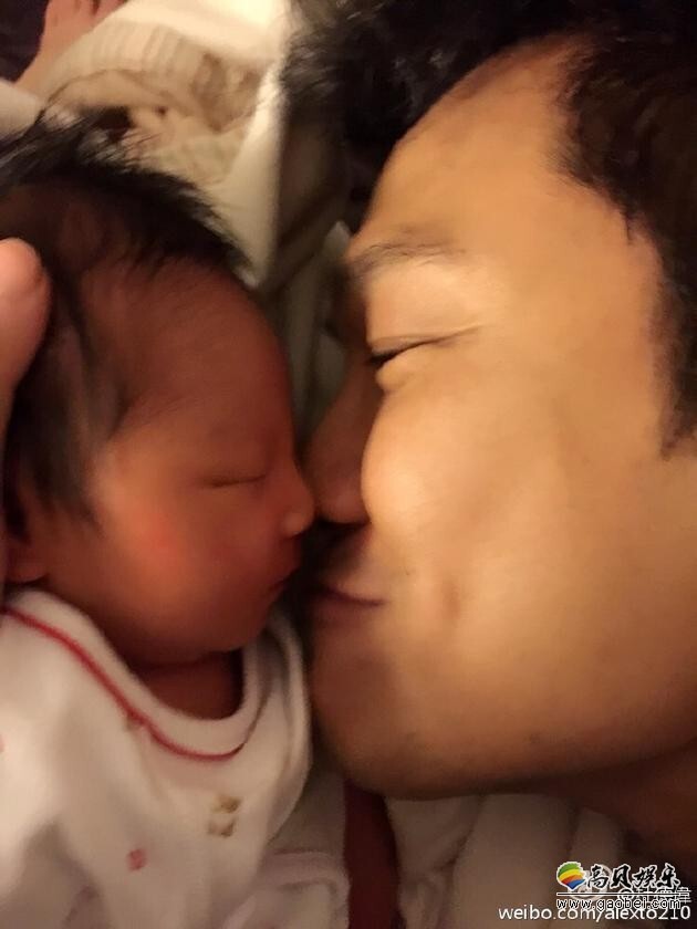 杜德伟为什么凌晨换尿布还那么开心？