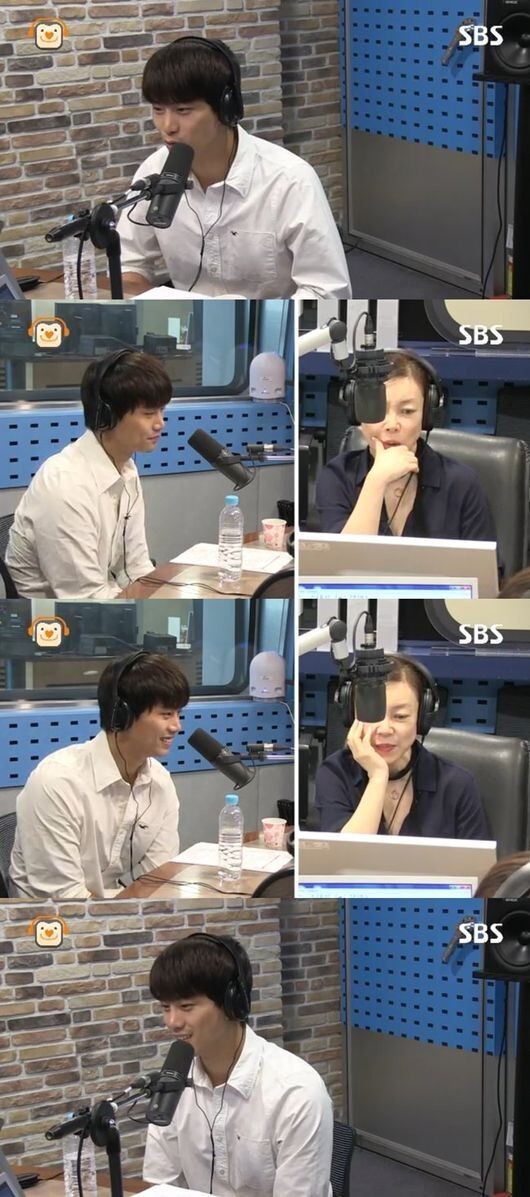 玉泽演做客《崔化精的POWER TIME》谈及朴信惠 玉泽演做客《崔化精的POWER TIME》谈及朴信惠