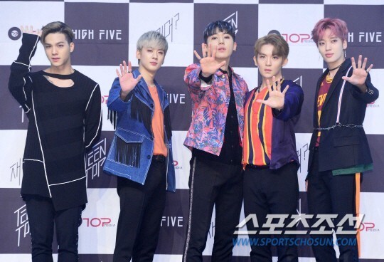 男团TEEN TOP举行了正规2辑《HIGH FIVE》发行纪念showcase 男团TEEN TOP举行了正规2辑《HIGH FIVE》发行纪念showcase