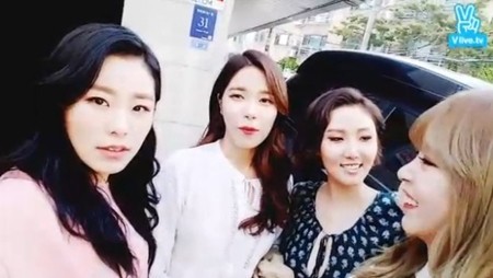 MAMAMOO通过直播平台向粉丝表达感谢之情 正在为粉丝筹备惊喜活动