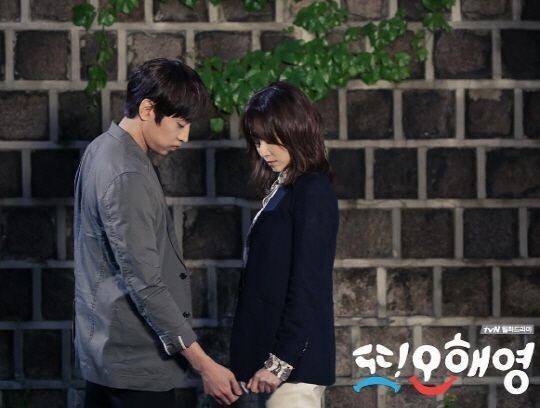 《又,吴海英》最新剧照公开 徐玄振微笑令人痴迷 《又,吴海英》最新剧照公开 徐玄振微笑令人痴迷