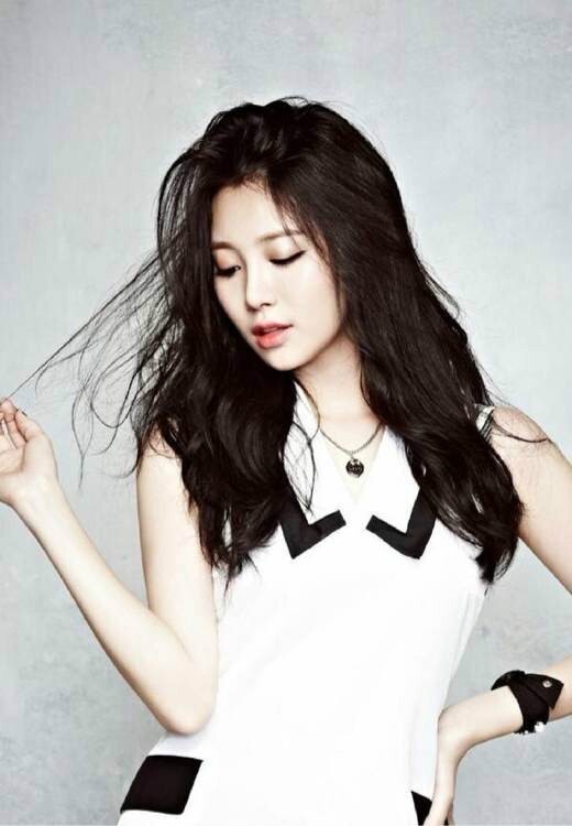 韩国女子组合Girls day成员金亚荣是什么时候出生的？